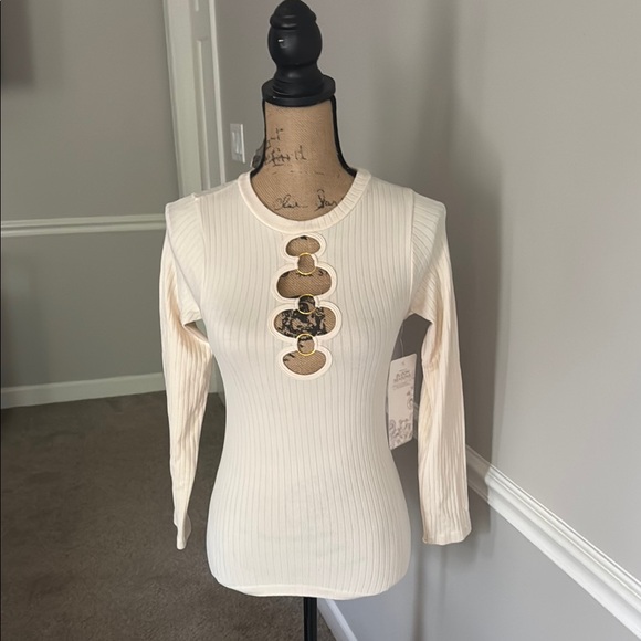 Bloom Seasons one size Ivory Cut-Out top - Picture 1 of 8